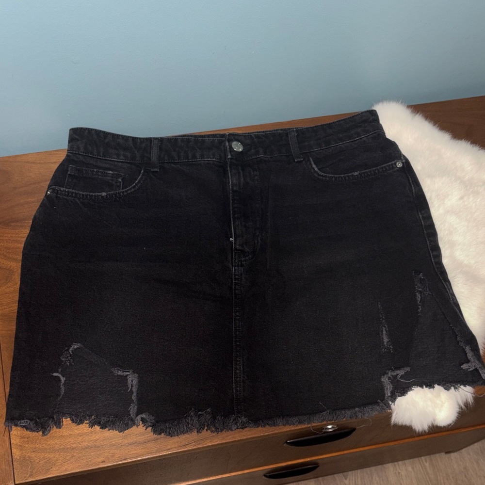 2X Forever 21 Black Frayed Mini Skirt- EUC- AS IS